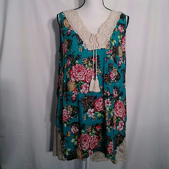 umgee Tops - NWOT Umgee high low blouse floral lace boho L